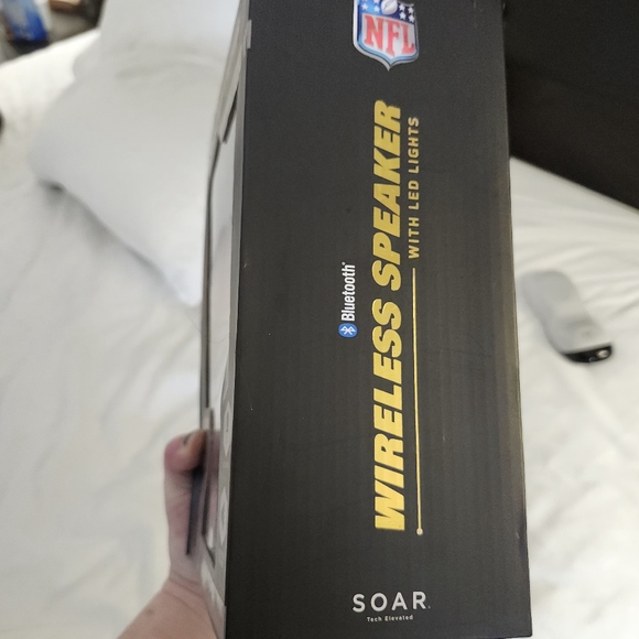 Kansas city bluetooth/fm speaker with LED lights NEW - Picture 2 of 3